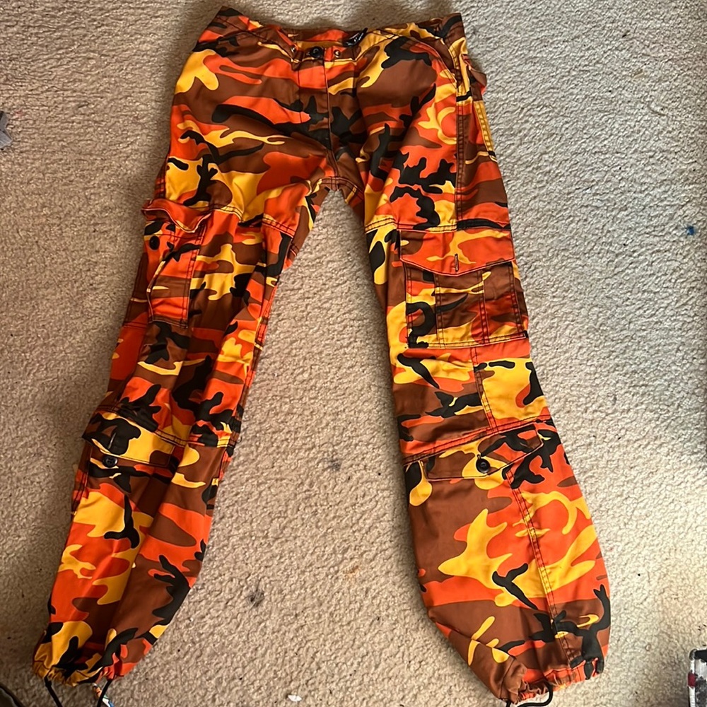 hi! i am selling these combat army pants.
